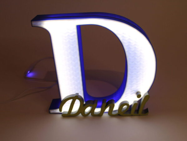 Namenslampe Buchstabe mit Text und LED – Bild 4